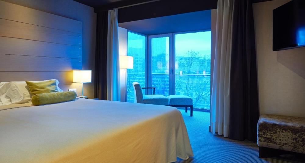 KHÁCH SẠN IBIZA RIVER FRONT HOTEL (SẮP KHAI TRƯƠNG)